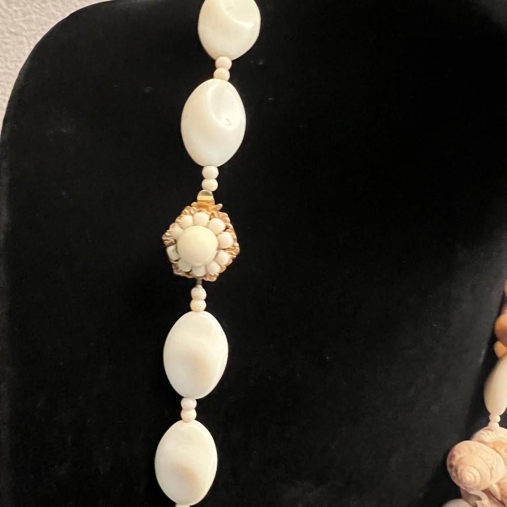 Miriam Haskell shell necklace - Picture 5 of 9